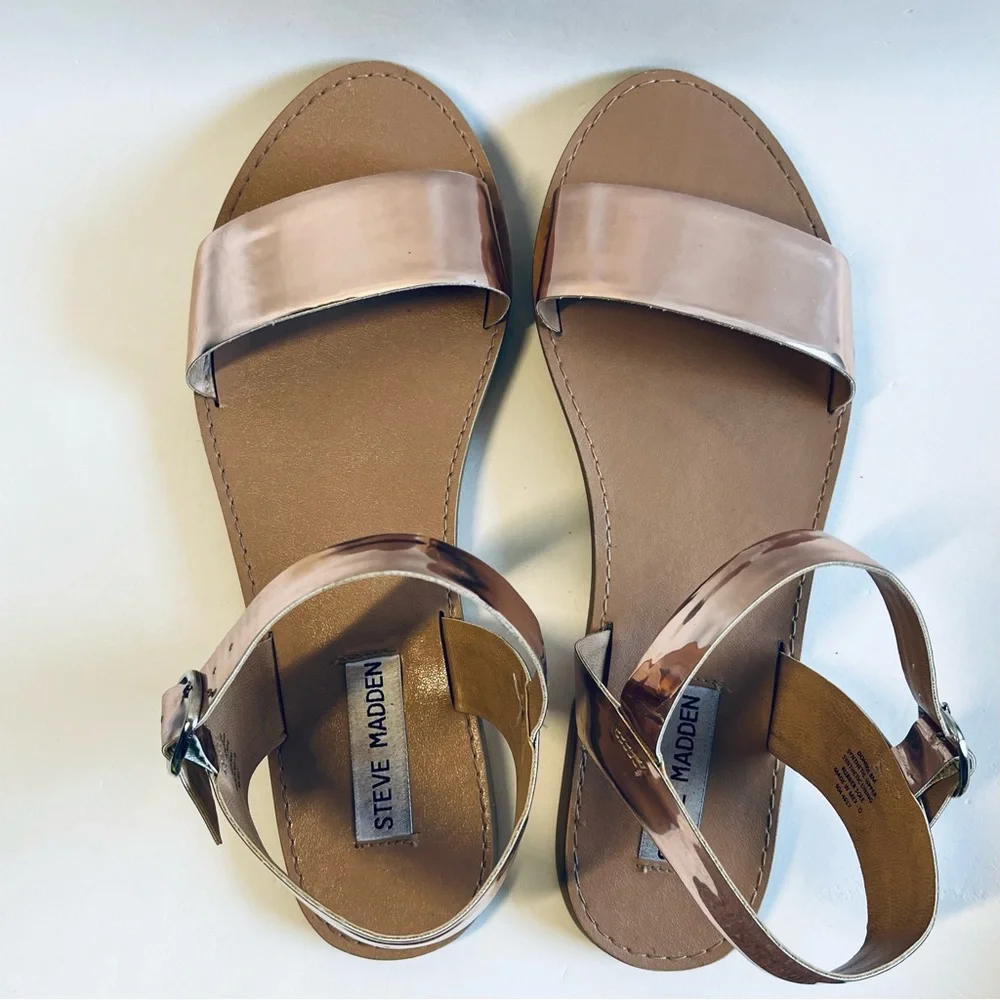 Steve Madden DONDOI Sandals Rose Gold Metallic Look Wide Strap SZ 8 Rubber Soles